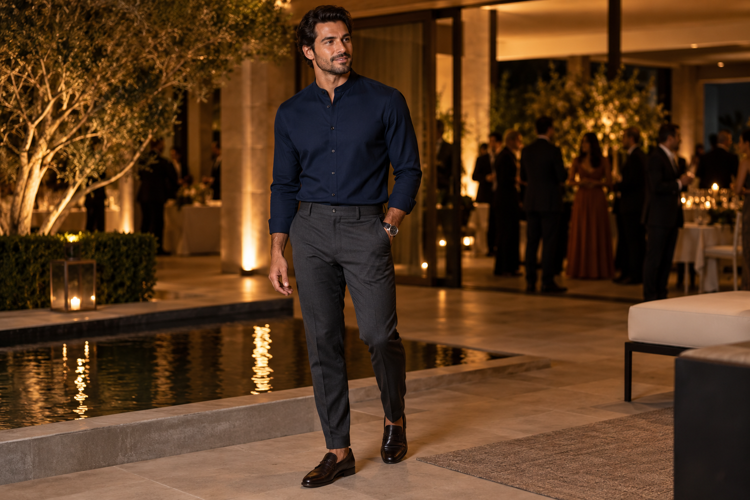 Camisa gola padre azul-marinho de manga longa em ocasião formal à noite